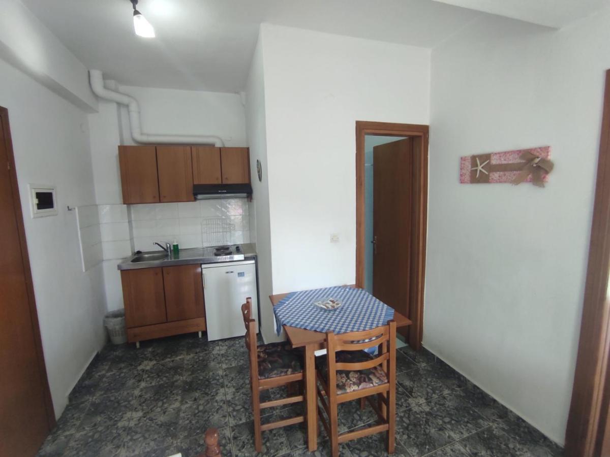 Peristerianos Apartments Nea Skioni Exterior photo